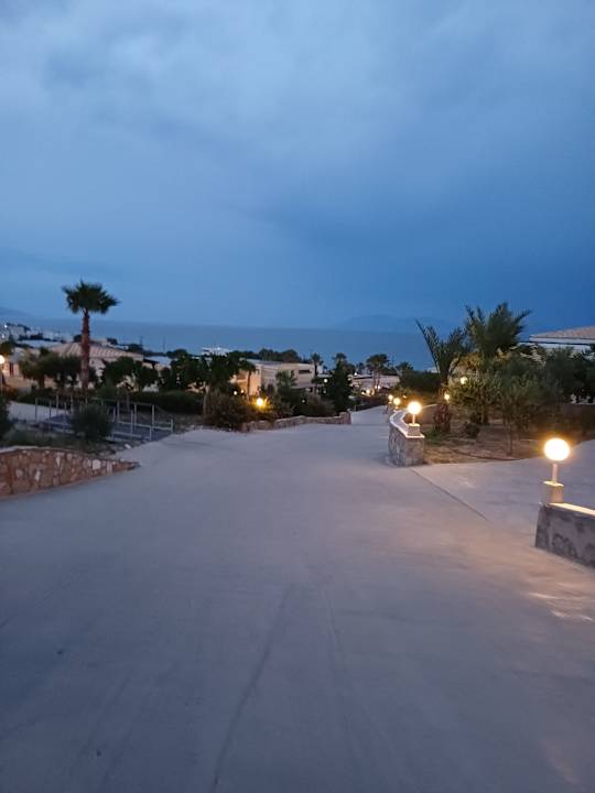 Gartenanlage Grand Blue Beach Hotel