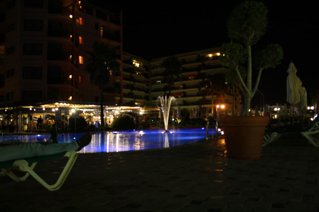 Pool bei Nacht  Hotel MS Amaragua