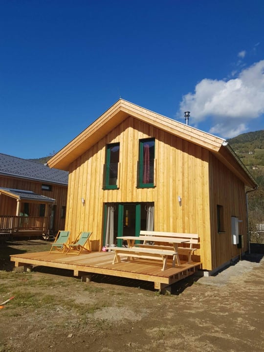 Rückseite des Hauses mit Terasse Wald Chalet 65a am Kreischberg