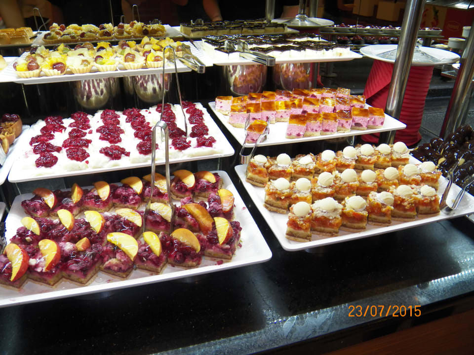 Main Restaurant VONRESORT Golden Coast