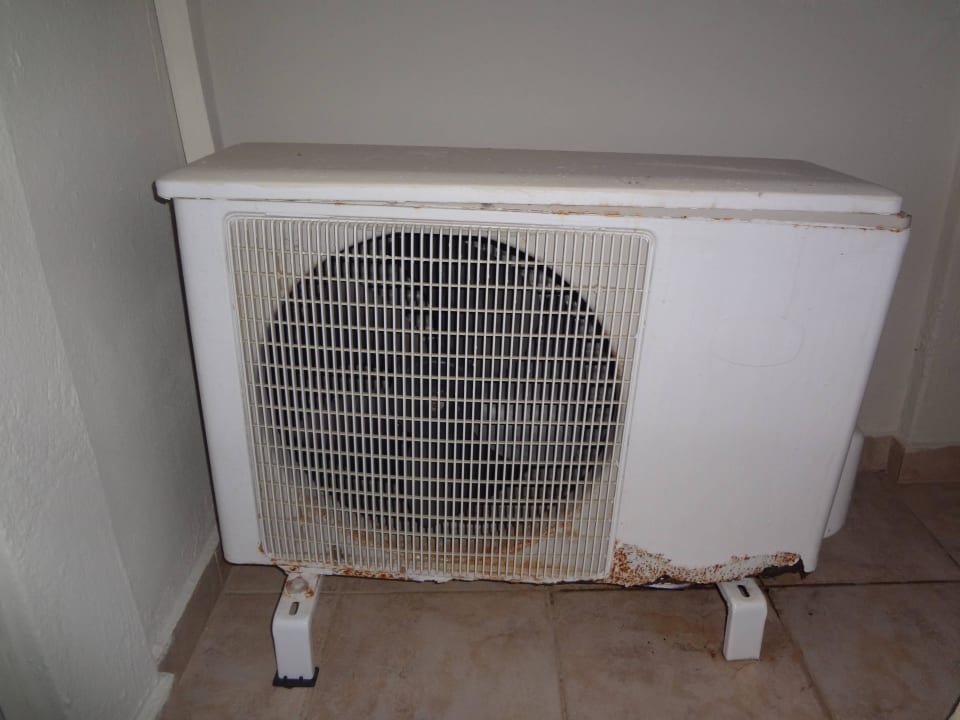 Zimmer 103-Abluft direkt auf Balkon HARPIN Georgioupolis Resort Aquapark & SPA