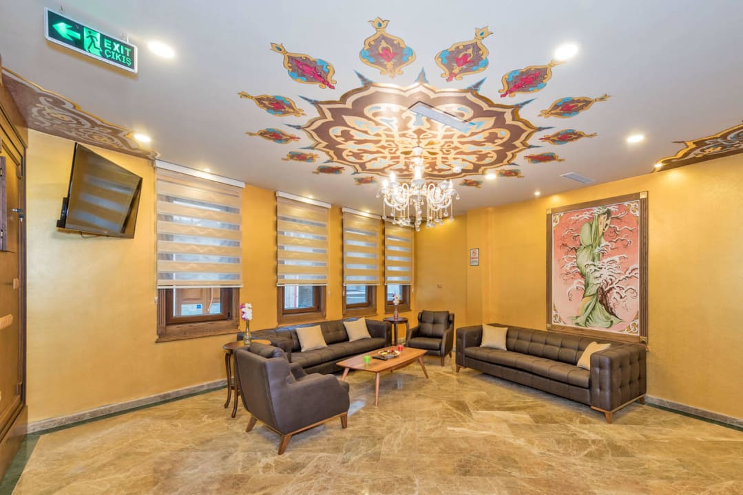 Lobby... Perapolis Hotel