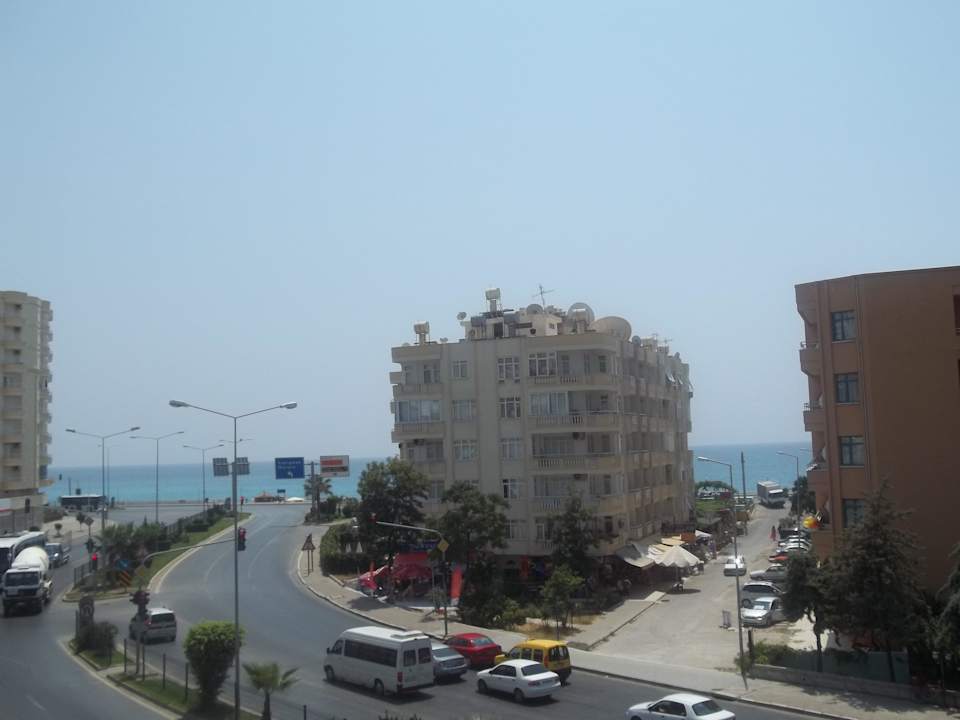 Ausblick vom Balkon Zimmer zur Straßenseite Hotel Alperbey