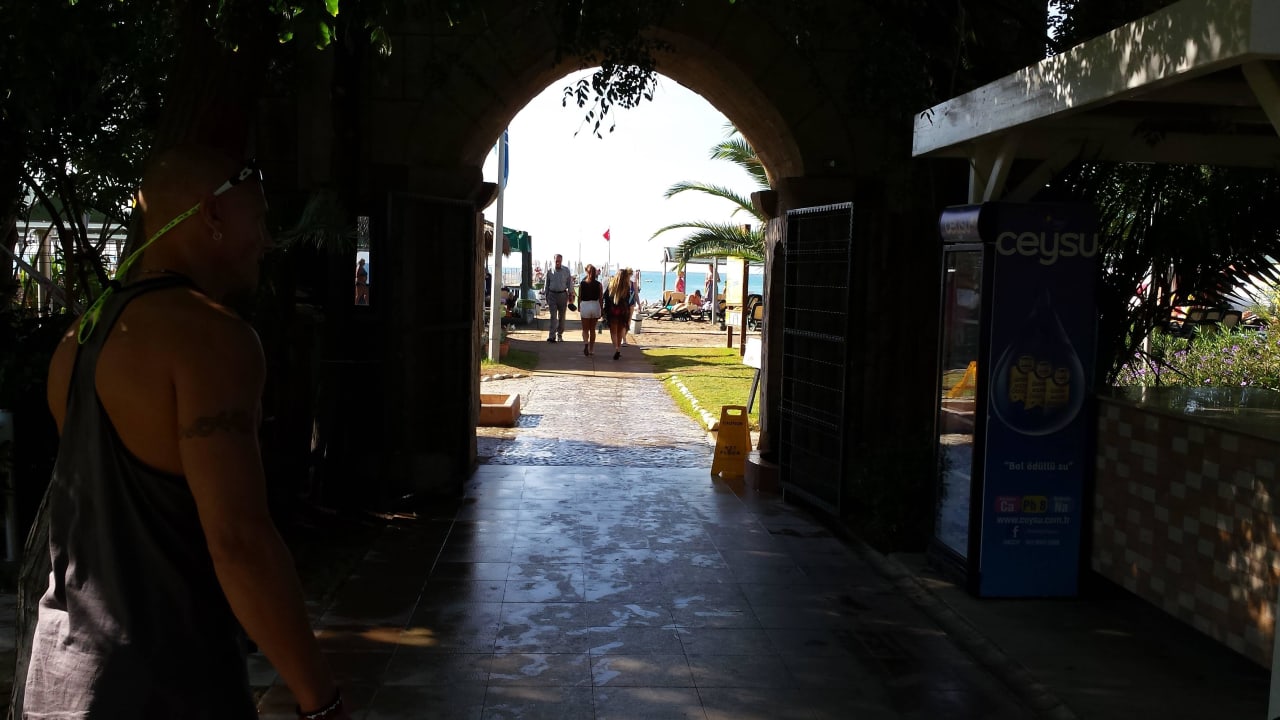 Durchgang zum Strand Belek Beach Resort Hotel