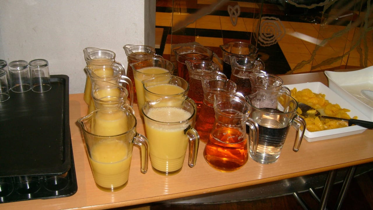 Fruchtsaftauswahl Leonardo Hotel London Croydon