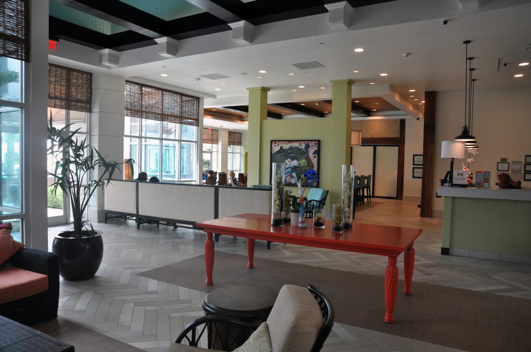Eingangs- und Frühstücksbereich Hotel Hampton Inn & Suites San Juan