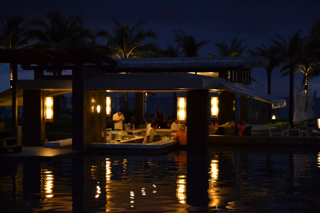 Poolbar mit swim-up The Sands Khao Lak by Katathani