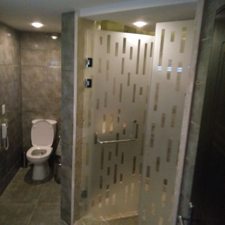 Große Dusche im Renovierten Zimmer  Beach Albatros Resort