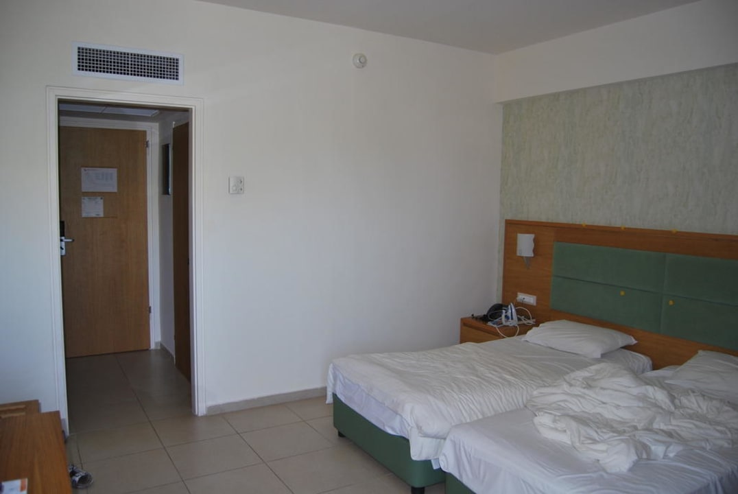 Bez luksusów, ale przyzwoicie i czysto Ialyssos Bay