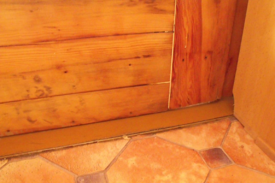 Unansehnliche Tür in der Küche Ferienhaus Lahnblick