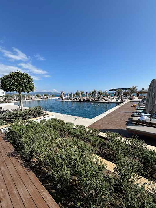 Pool Anda Barut Collection