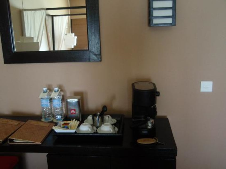 Kostenlose Wasserflaschen und illy Kaffee  Adaaran Select Hudhuran Fushi - Premium All Inclusive