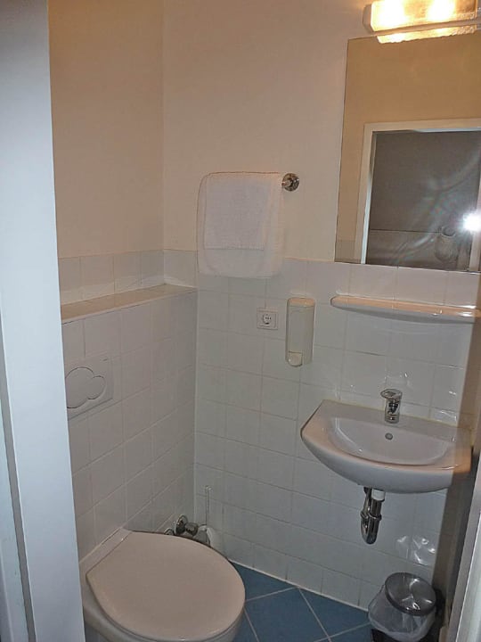 Badezimmer Pension Alpha Frankfurt City