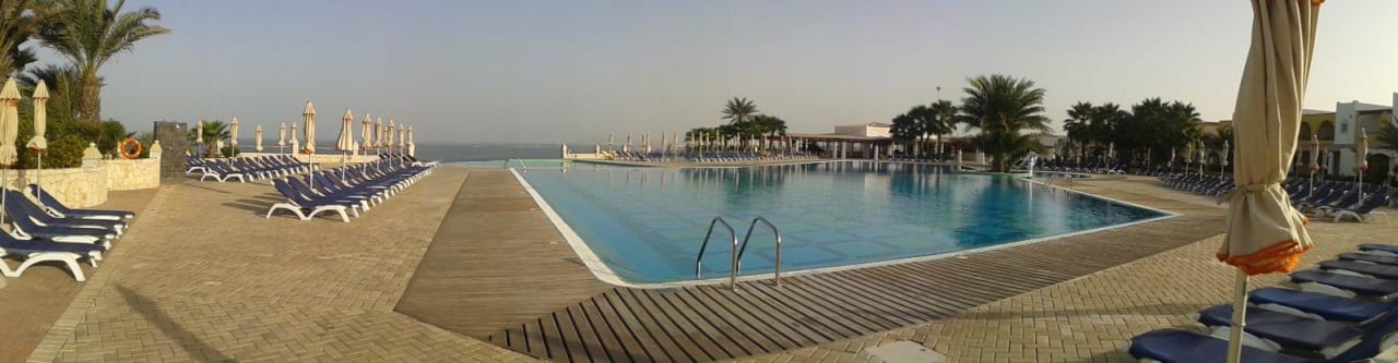 Der Pool um 8.00 Uhr Morgens VOI Praia De Chaves Resort