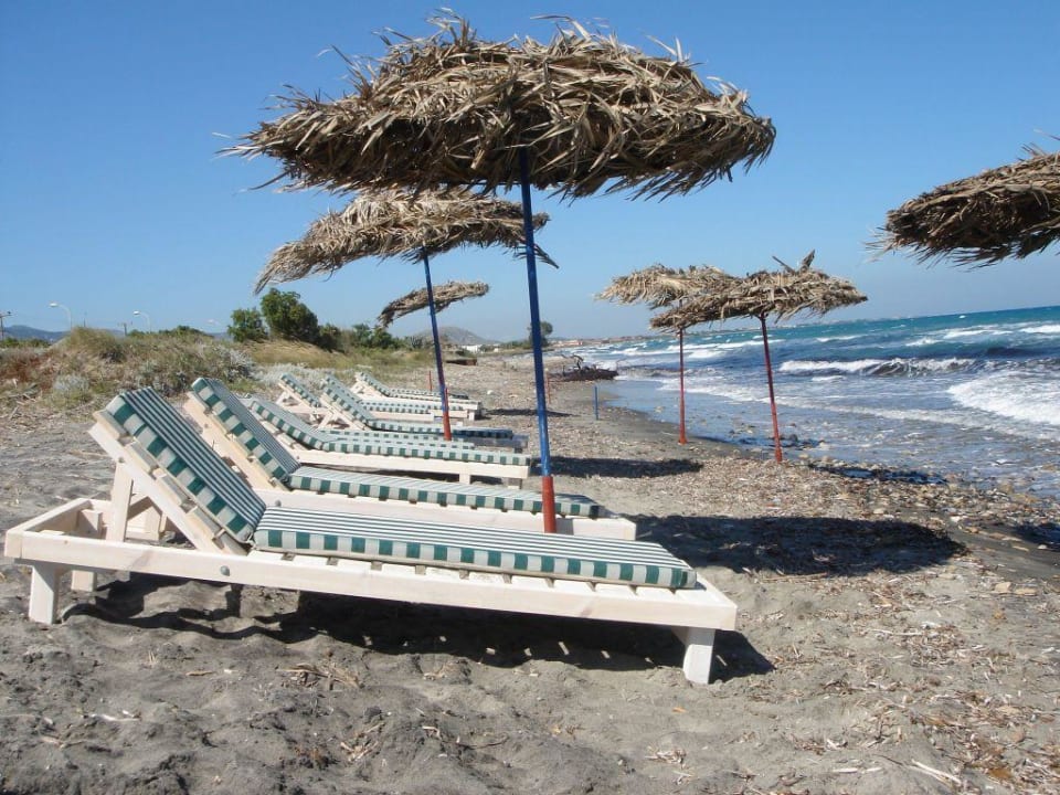 Liegen am Hotelstrand Diamond Deluxe Hotel & SPA