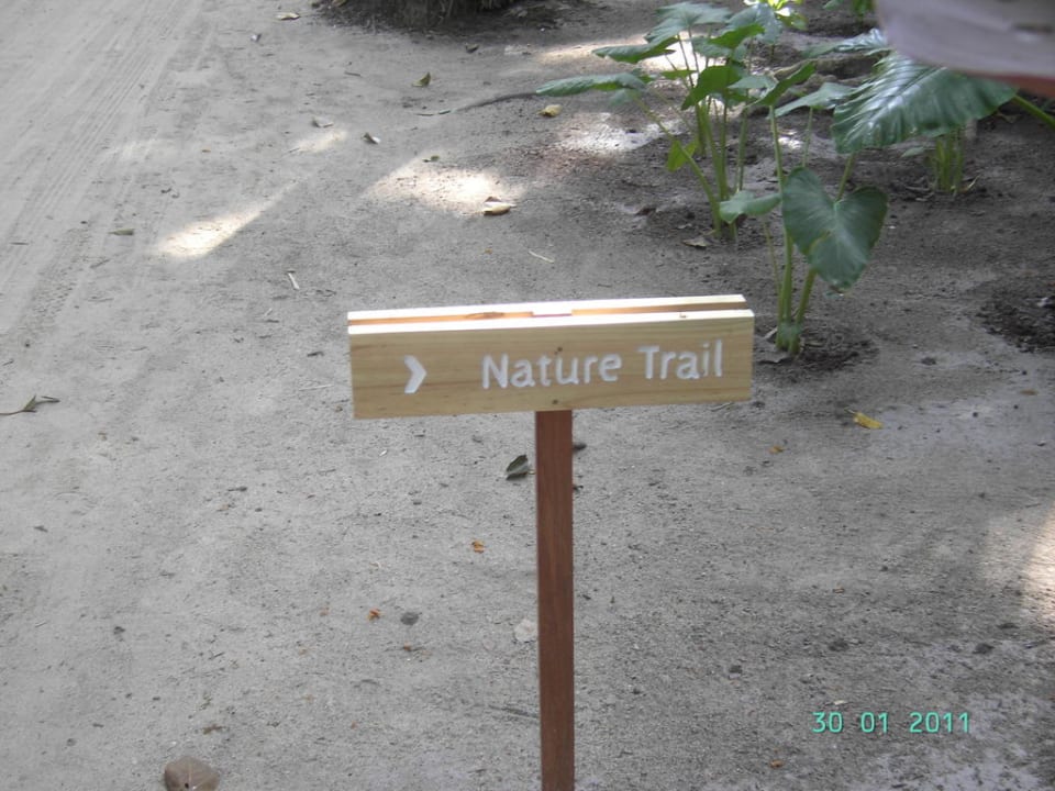 Wegweiser zm neuen Natural Walk Kuramathi Maldives