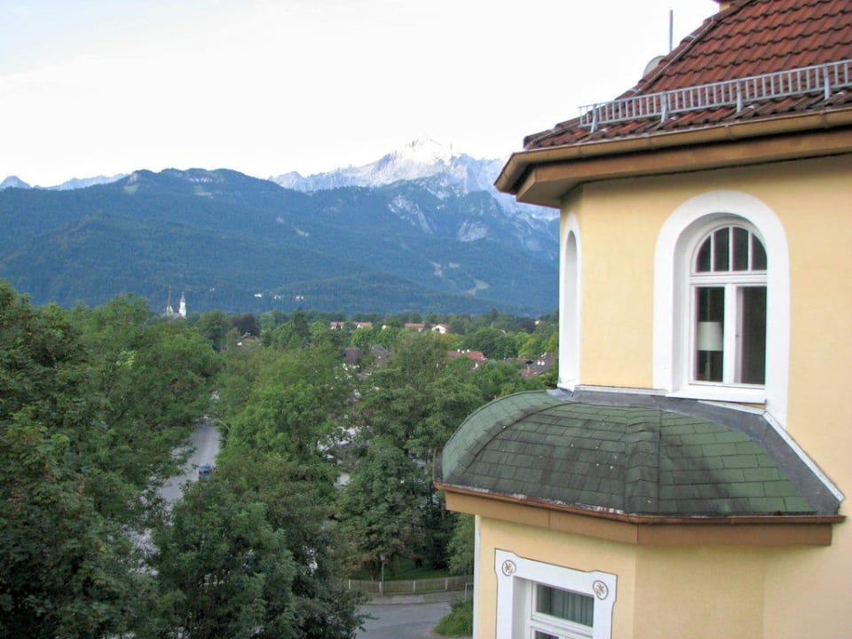 Fensterblick zum Berg Grand Hotel Sonnenbichl