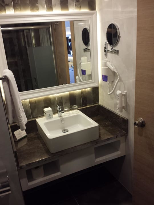 Modernes Badezimmer Sherwood Exclusive Lara