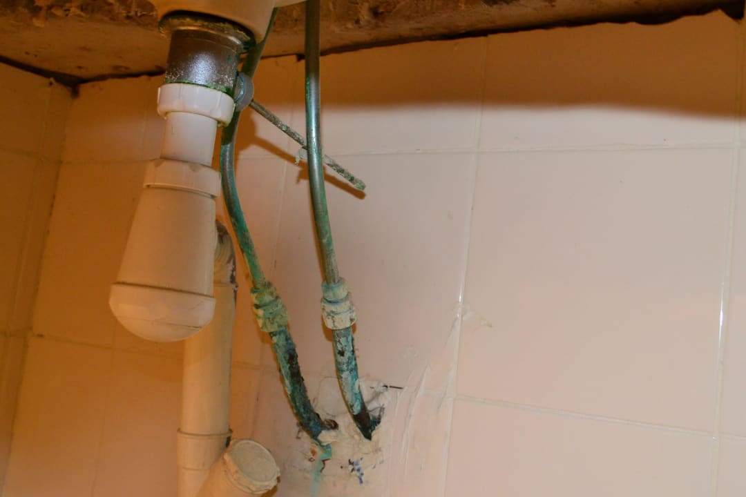 Vorbotene Kupferrohre mit extrem giftigem Grünspan Houda Golf & Beach Club