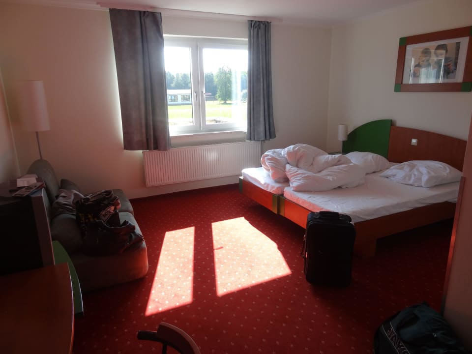 Sehr große Zimmer mit sehr geräumigem Badezimmer EuroHotel Günzburg