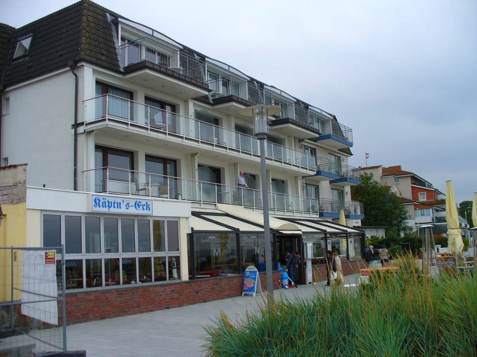 Blick auf das Hotel von der Uferpromenade Mein Strandhaus