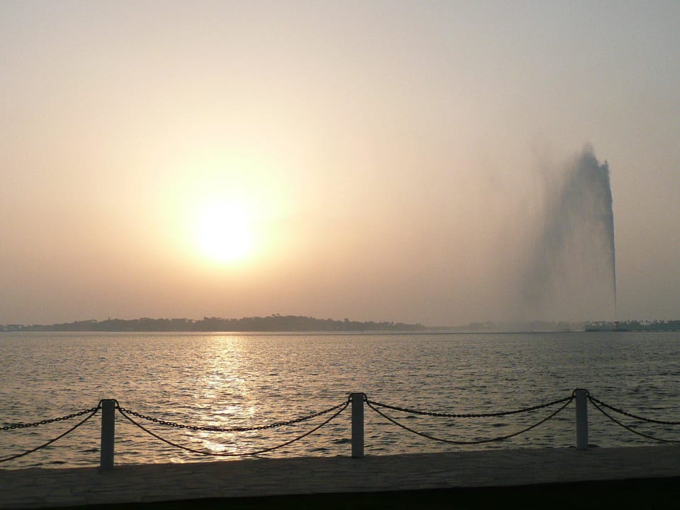 Auf die 200 m hohe Fontäne Hotel Park Hyatt Jeddah