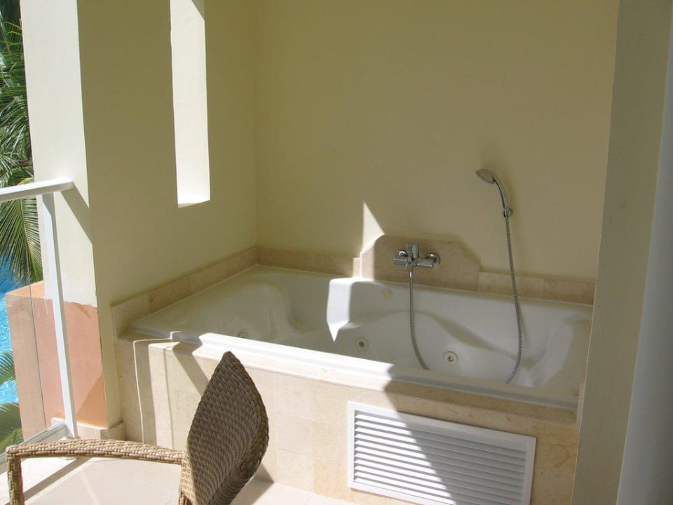 Jacuzzi auf dem Balkon Secrets Royal Beach Punta Cana - Adults only