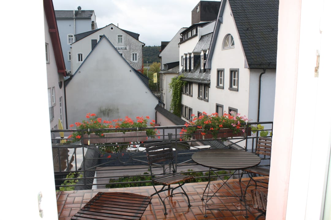 Blick von der kleinen Dachterrasse am Zimmer Breuers Rüdesheimer Schloss