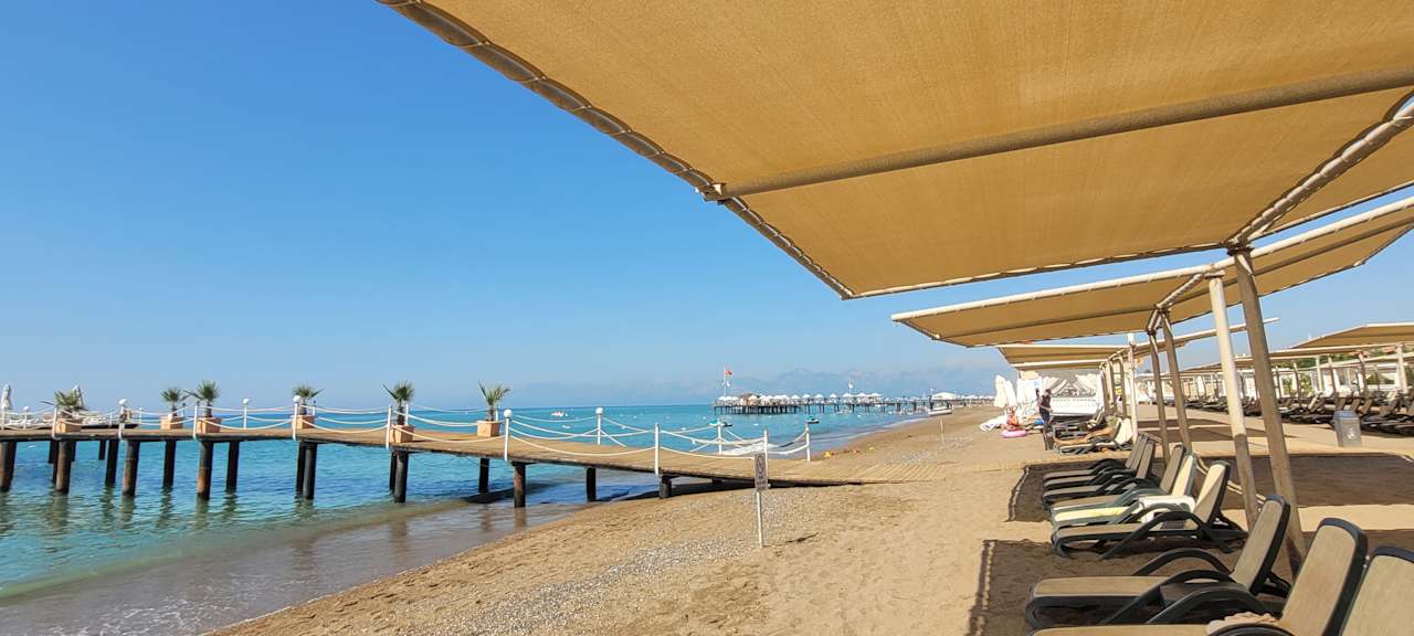 Strand Royal Wings Hotel