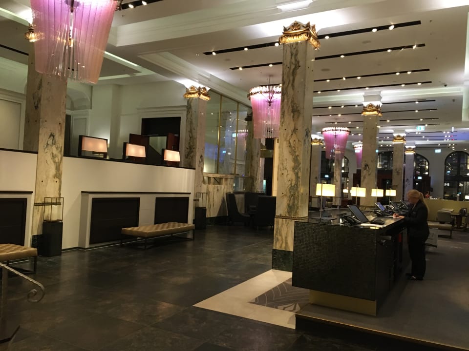 Lobby Reichshof Hamburg