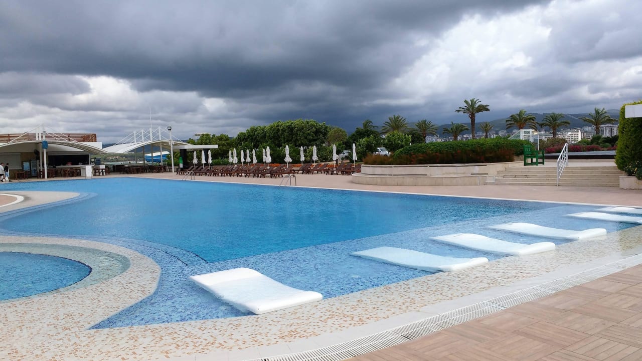 REGEN IN ANMARSCH Gold Island Selected