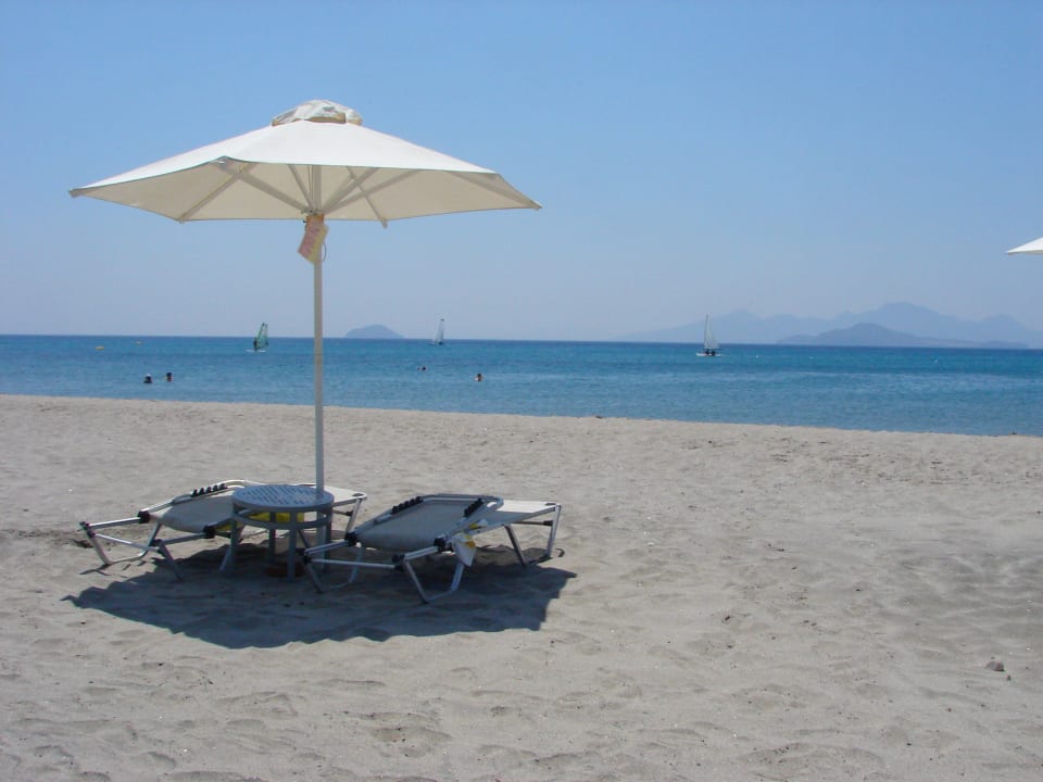 Strand und Liegen Atlantica Belvedere Resort