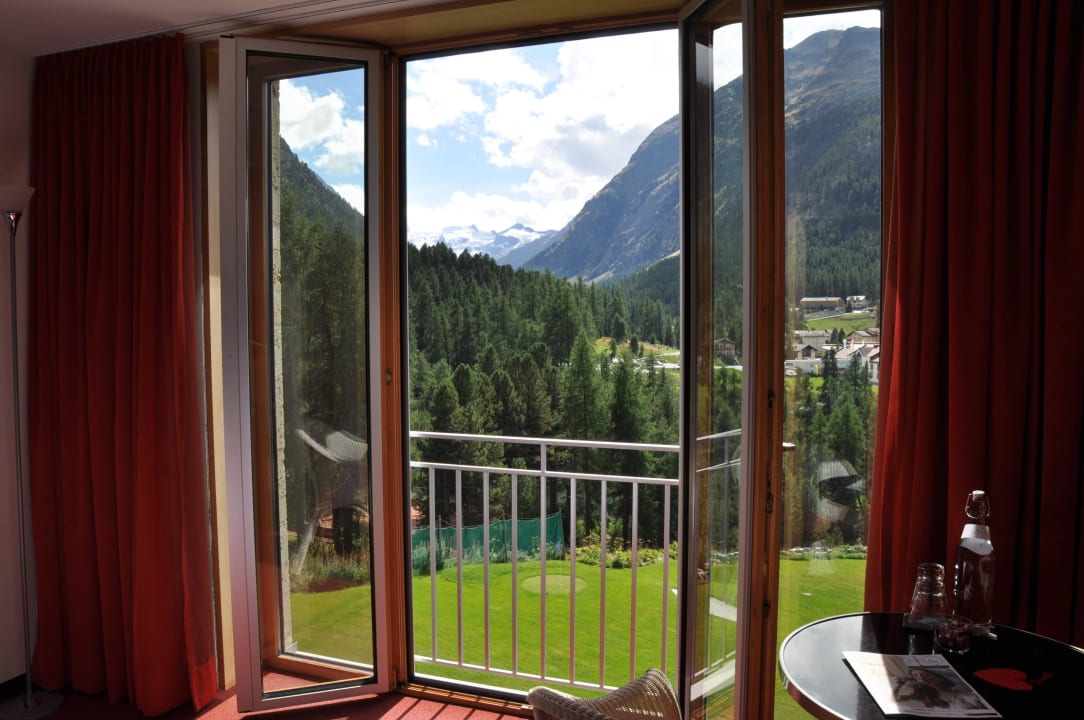 Zimmer mit Bergblick Hotel Saratz