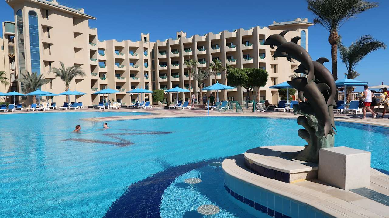 Pool Moreno Horizon Spa & Resort