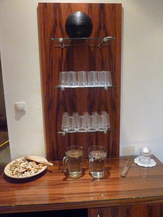 Getränke und etwas zum Knabbern Hotel Sonnleiten