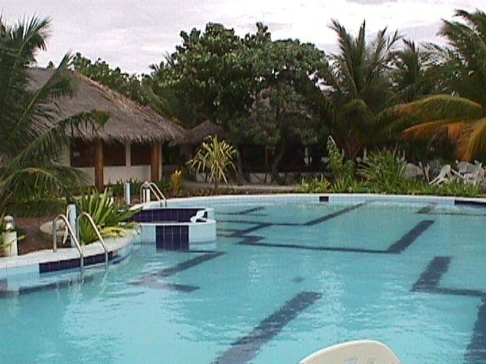 Pool Machchafushi Island Resort & Spa Maldives, The Centara Collection