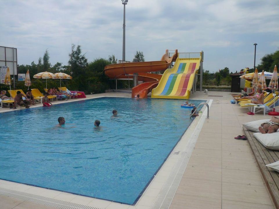 Pool im Funpark Side Breeze Hotel
