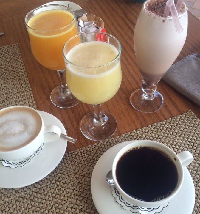 Frisch gepresste Säfte, lecker Kaffee und Shakes  Fort Arabesque Resort, Spa & Villas