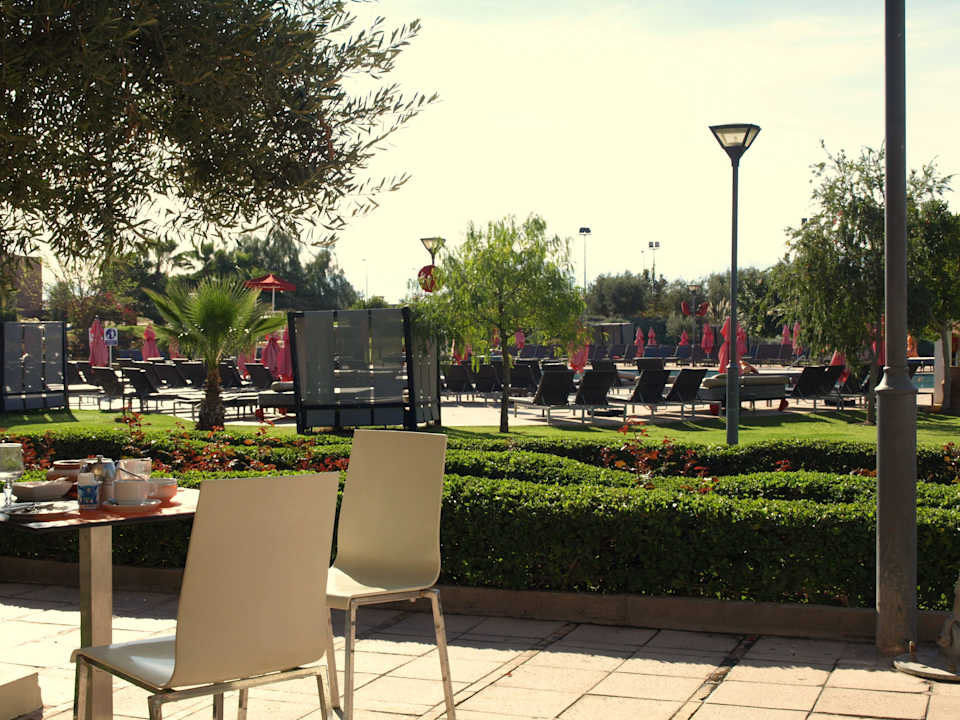 Vom Restaurant zum Pool Hotel Kenzi Club Agdal Medina