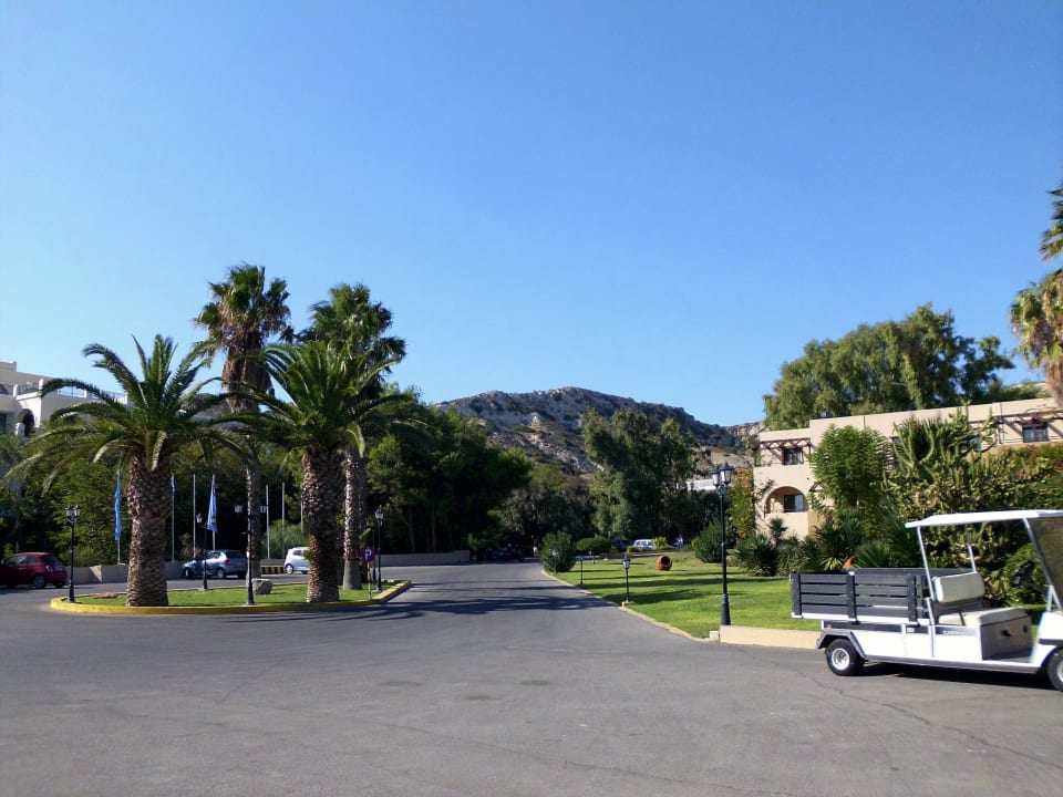 Platz vor dem Haupteingang Porto Bello Beach