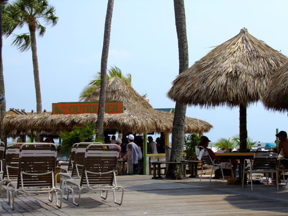 Bar Hotel Outrigger Beach Resort