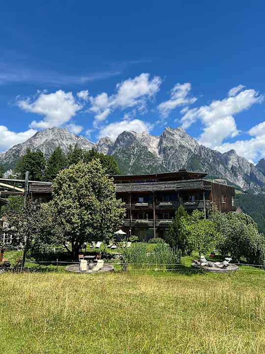 Außenansicht Holzhotel Forsthofalm