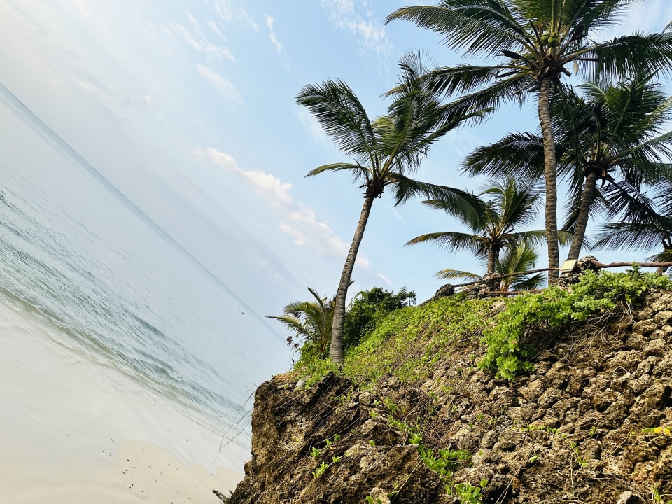 Strand Bahari Beach Hotel