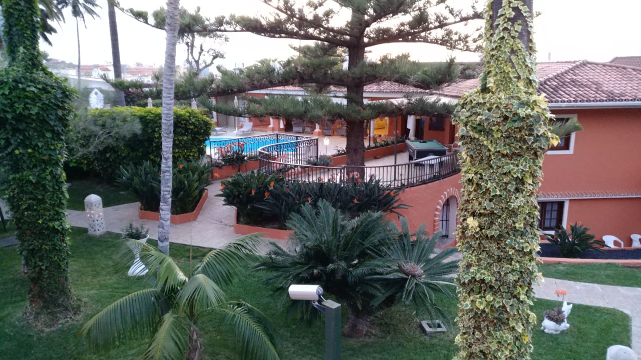 Der "Park" mit dem Pool Apartments Ambassador