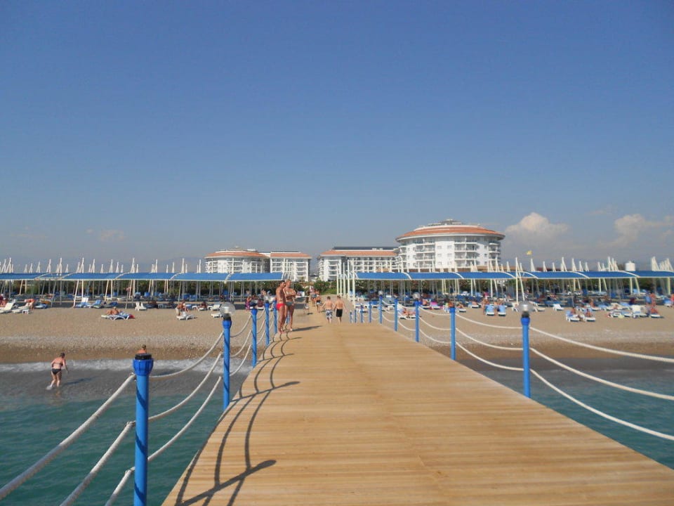 Vanaf het strandpaviljoen Seaden Sea World Resort & Spa