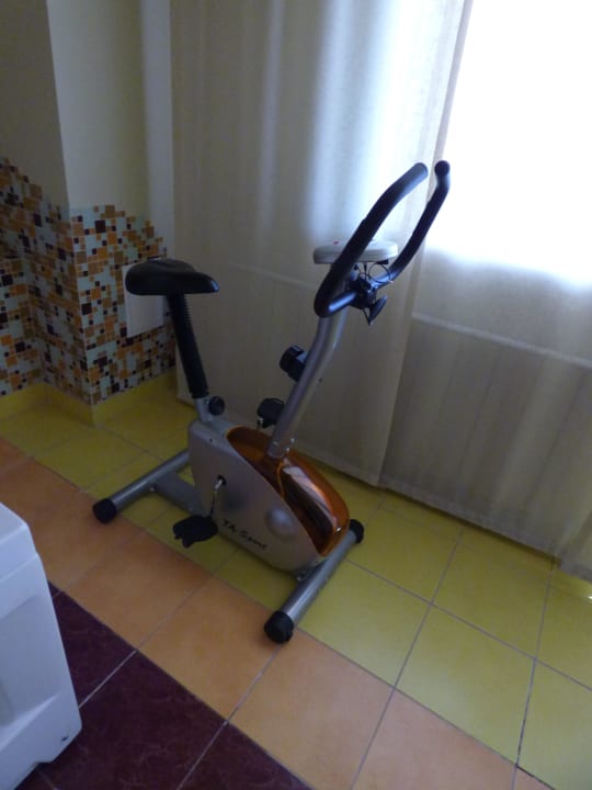 Fitneßrad im Badezimmer (Zimmer 2) Hotel Golden Dragon