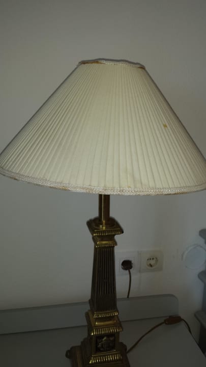 Dreckige Lampe Sandy Beach Resort