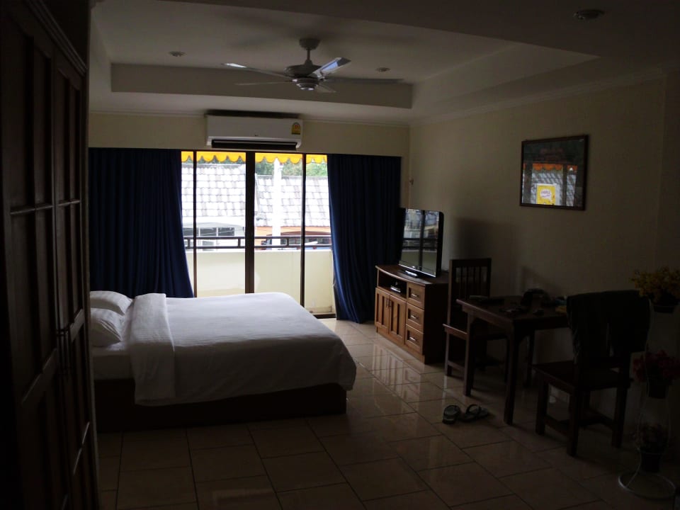 Blick von Dusche auf Balkon Klein Heidelberg Hotel