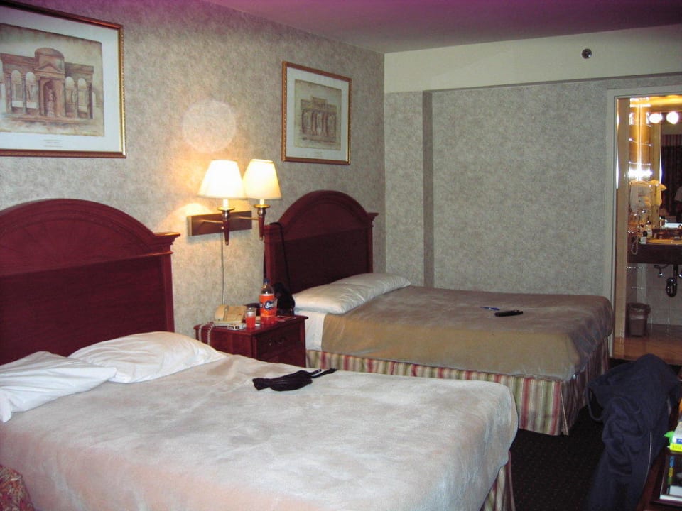 Hotelzimmer mit 2 Doppelbetten Hotel Travel Inn