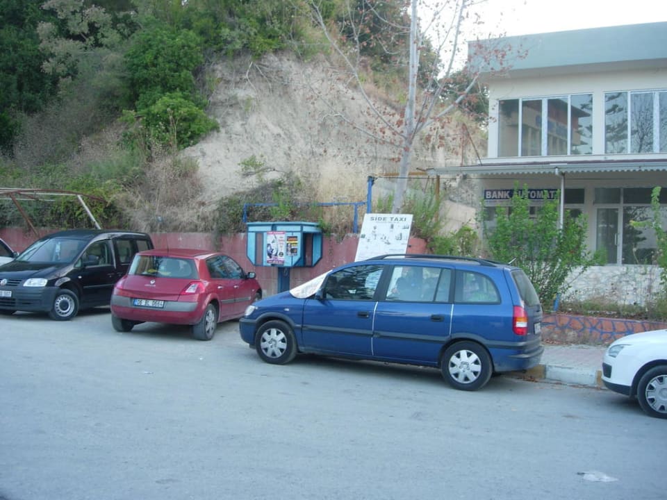 Telefonzelle direkt am Hotel Hotel Sirma